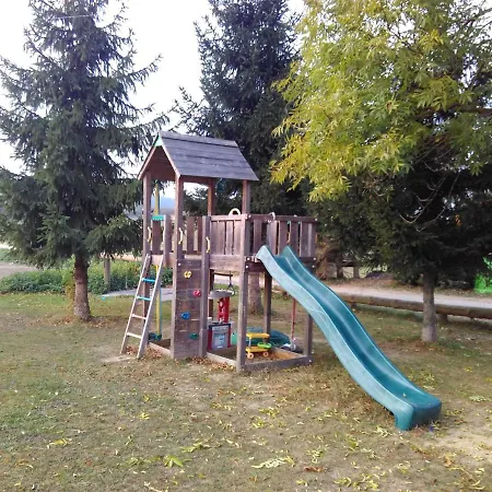 Apartman Na Farme U Koni Milesov Exterior photo